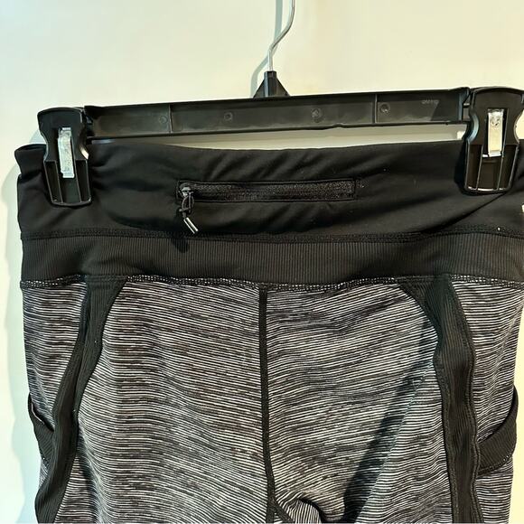 Lululemon Leggings Run Chase Me Crop SZ 6 - Picture 6 of 13
